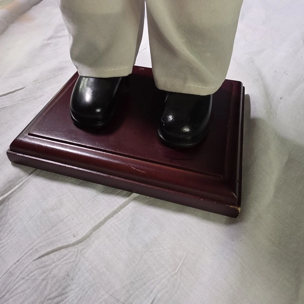 Pennstate Satna's Workshop handcrafted collectible 15.5 Inch figurine‎